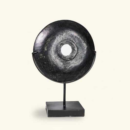 RIVER STONE ON STAND | BLACK | MEDIUM