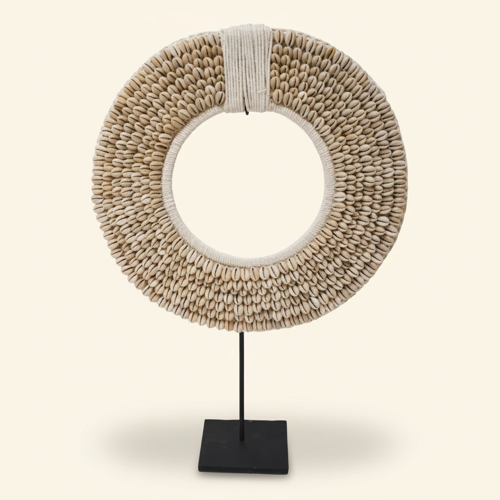 SHELL NECKLACE ON STAND | NATURAL | XL