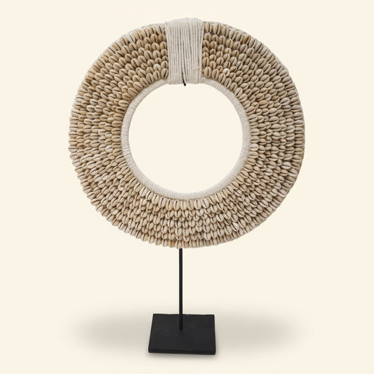 SHELL NECKLACE ON STAND | NATURAL | XL