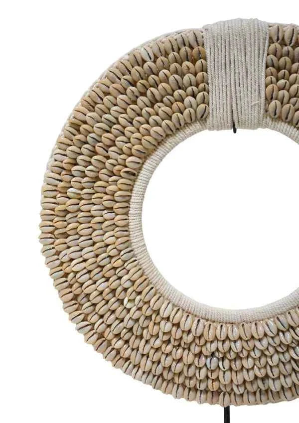 SHELL NECKLACE ON STAND | NATURAL | XL