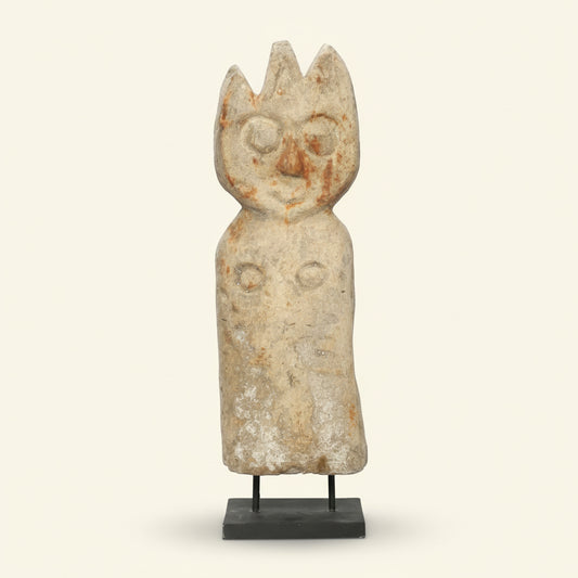 TIMOR MAN ON STAND / 3 CROWN