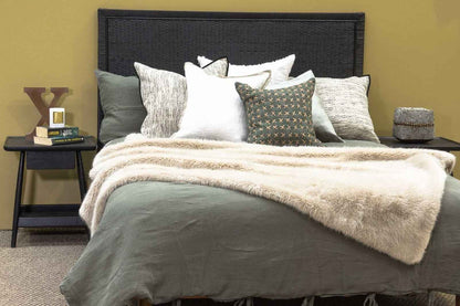 TRAY (BED)SIDE TABLE / BLACK OAK