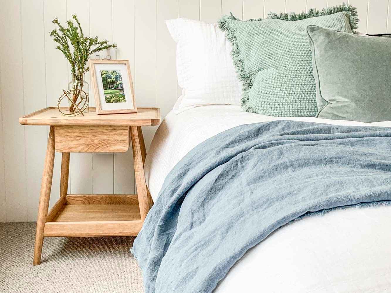 TRAY (BED)SIDE TABLE / NATURAL OAK