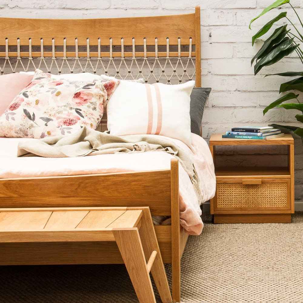 VIENNA (BED)SIDE TABLE | RATTAN + NATURAL OAK