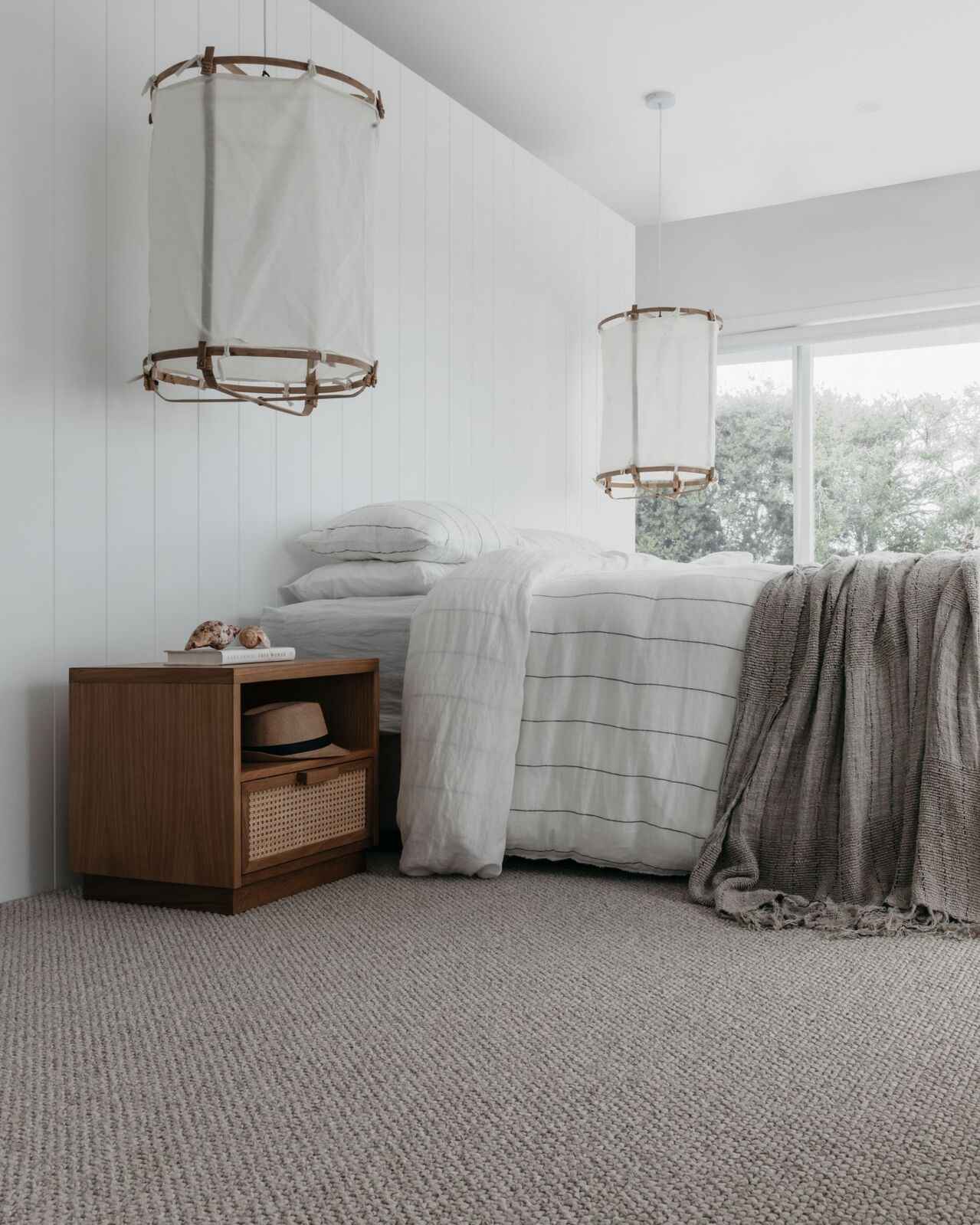 VIENNA (BED)SIDE TABLE | RATTAN + NATURAL OAK