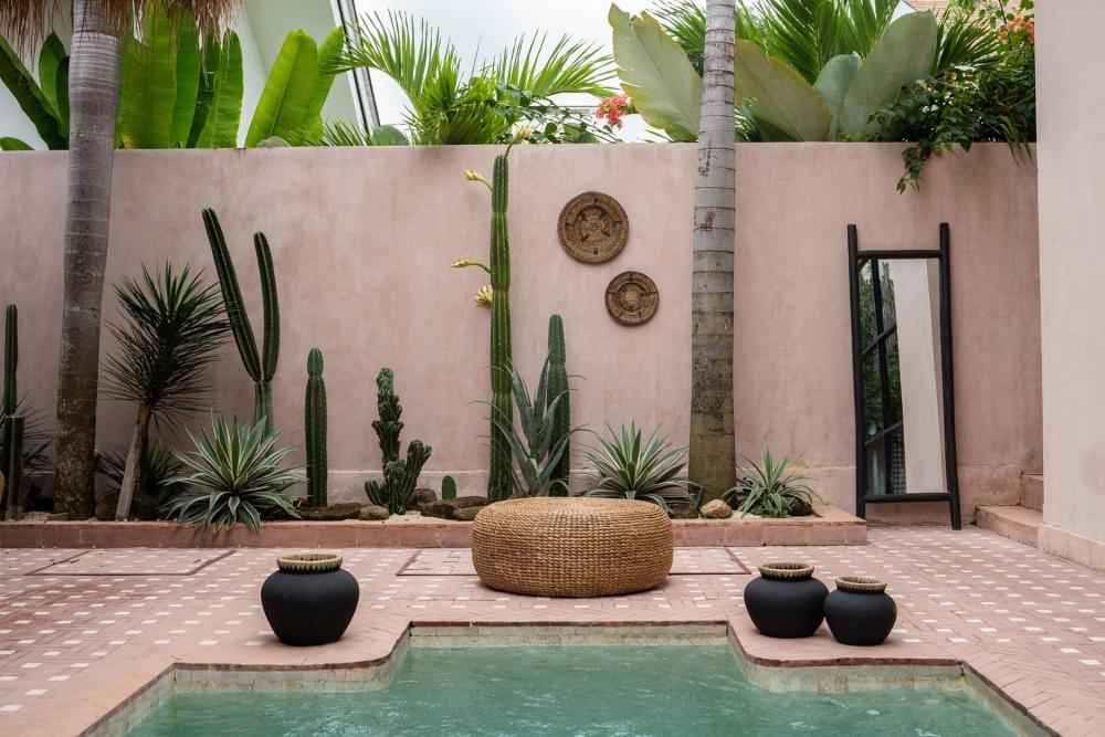 WATER HYACINTH POUF + COFFEE TABLE | NATURAL